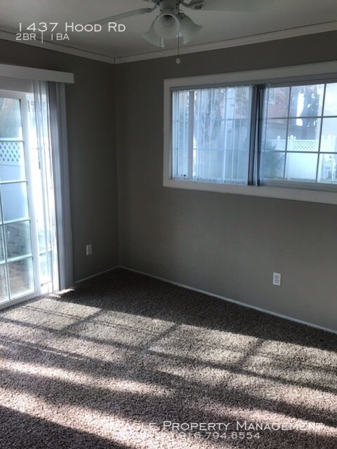 Building Photo - Clean 2BD 1 BA Home with Garage