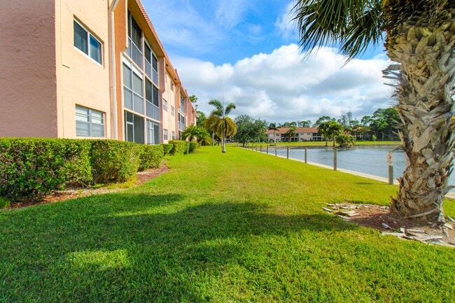 Building Photo - ** 2/2 AT TURTLE LAKE GOLF COLONY NAPLES *...