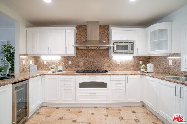 Foto del edificio - 123 S Clark Dr