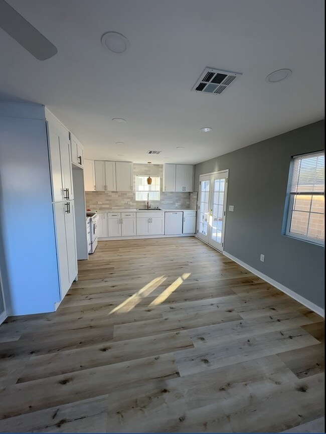 Building Photo - 13809 Actina Ave