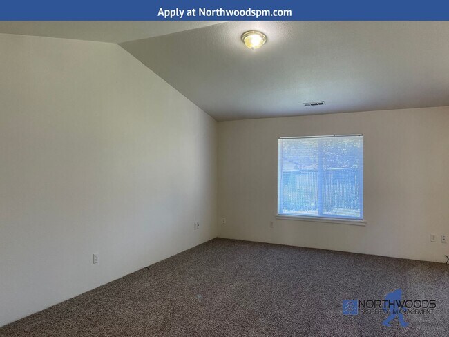Foto del edificio - Great 3 Bedroom 2 Bath Duplex in Shady Cove