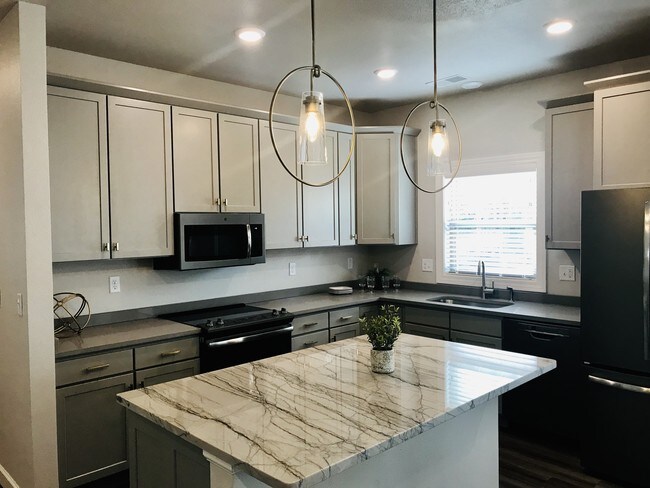 Foto del edificio - 7931 W 143rd Terrace