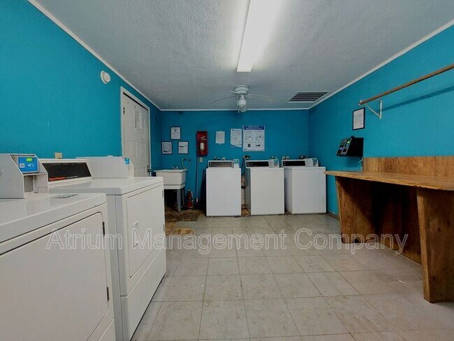 Foto del edificio - 1295 N Holland Pkwy
