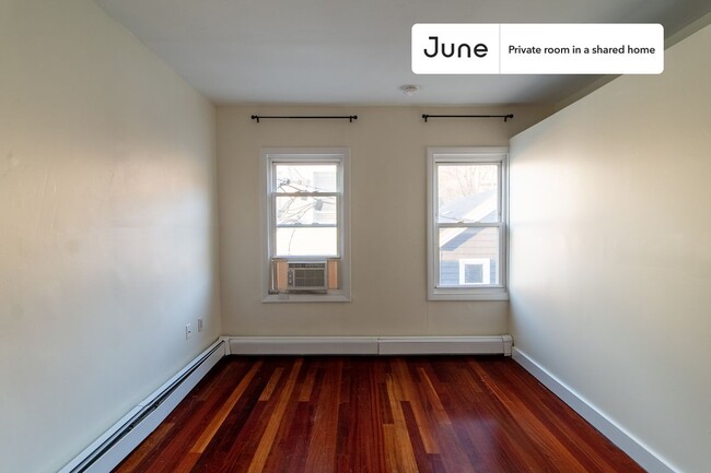 Photo - Private bedroom in 5 bed/2 bath Home