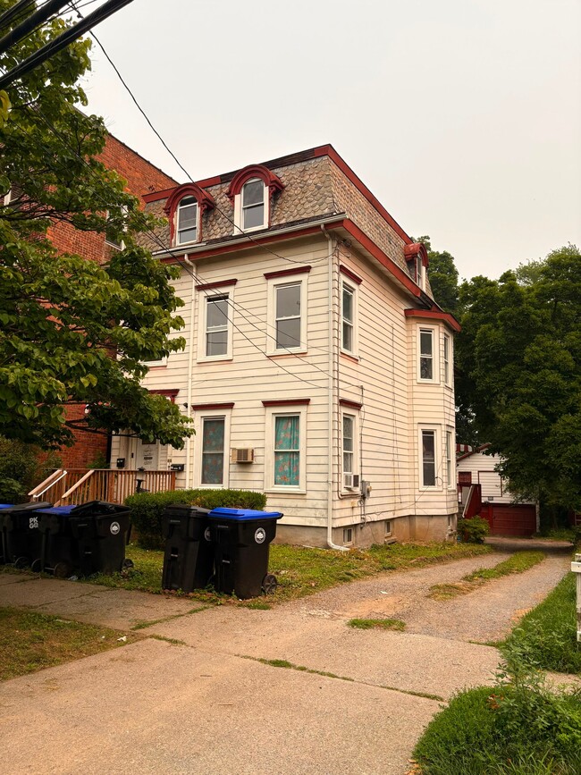 Building Photo - 86 S Hamilton St