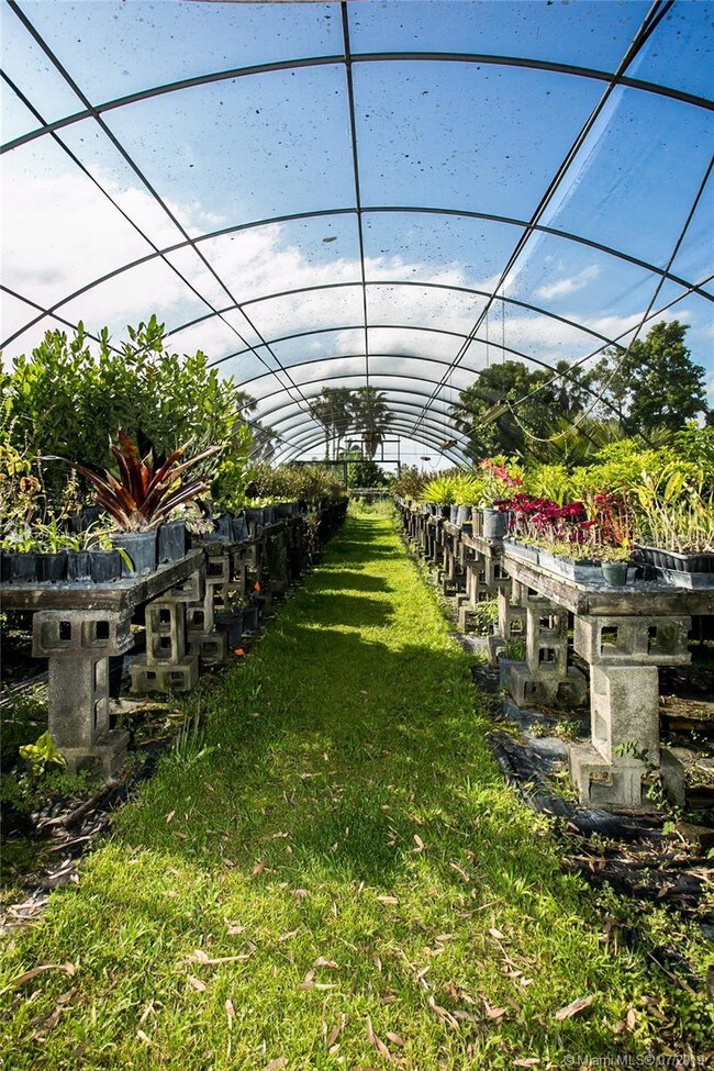 Foto del edificio - 18900 Stirling Rd