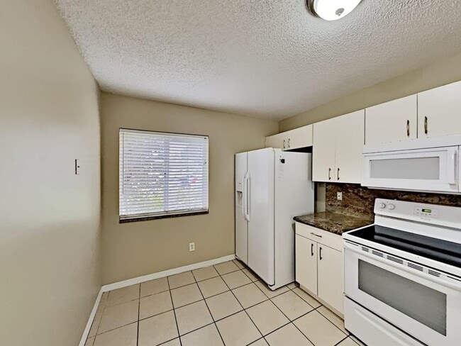 Building Photo - 861 NW 208th Dr