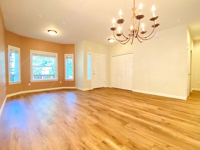 Building Photo - Beautiful, updated 3 BR on westside close to tons of recreation!