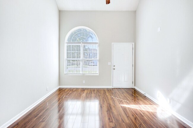 Building Photo - 5038 Nina Marie Ave