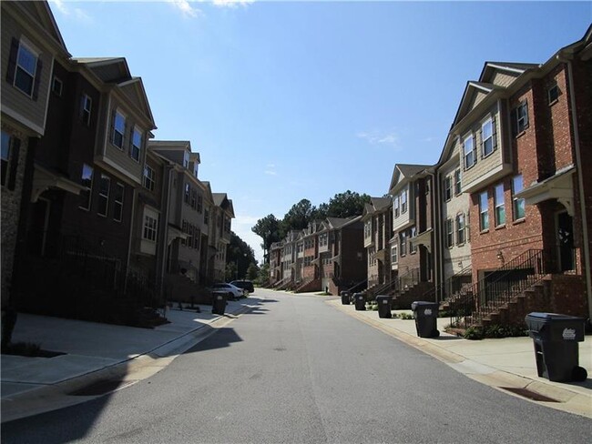 Building Photo - 1614 Longmoor Ln