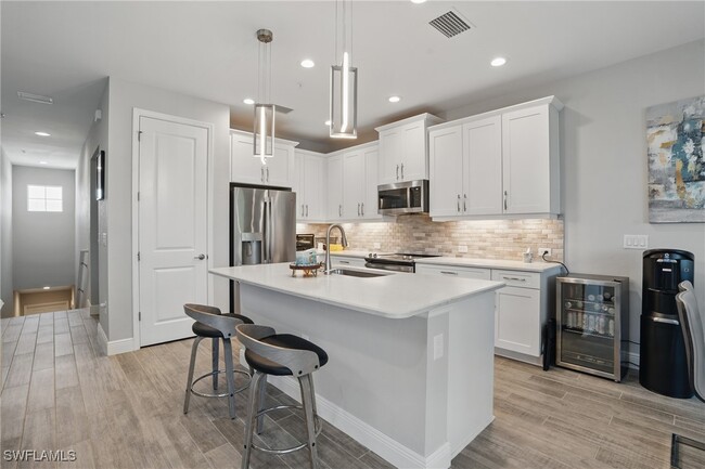 Building Photo - 2567 Seychelles Dr