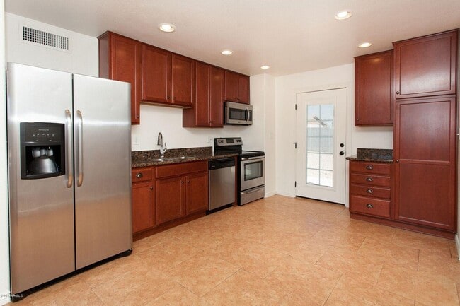 Foto del edificio - 3228 W Lisbon Ln