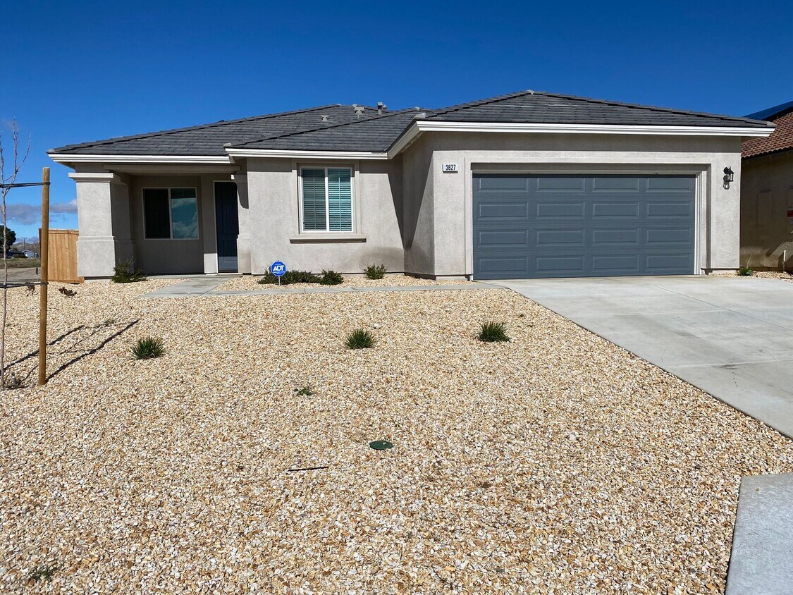 Rosamond 4 Bedroom House Rental in Rosamond, CA