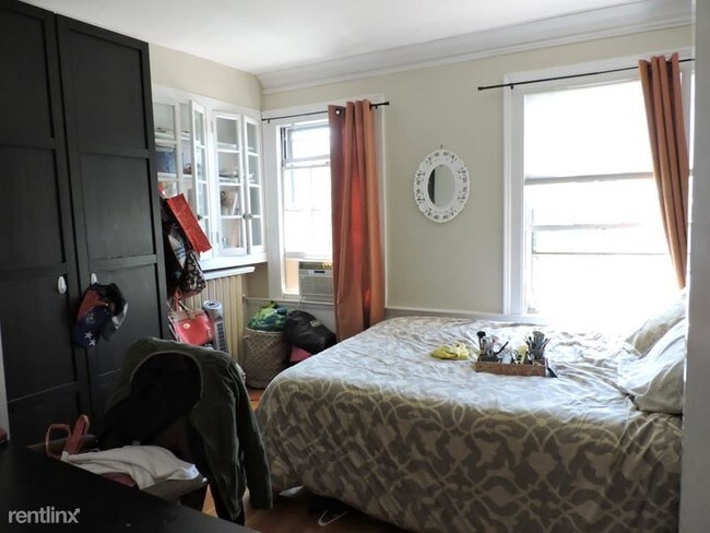 Building Photo - 24 Shepard St