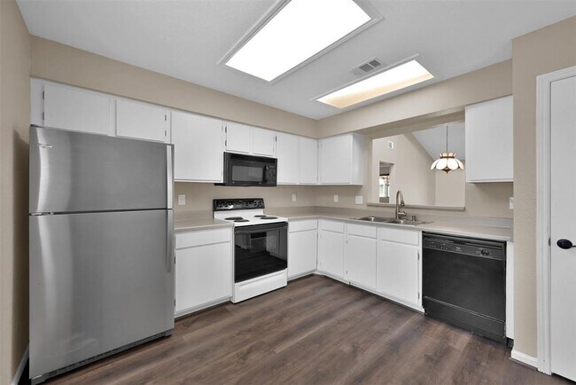 Building Photo - 2407 Summer Spring Dr