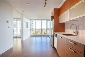 Building Photo - 10777 University Dr