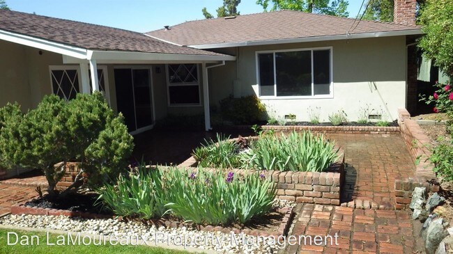 Building Photo - 3 br, 2 bath House - 6240 Kiernan Dr