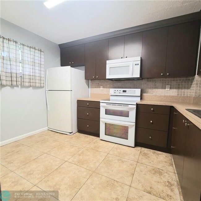 Building Photo - 8735 Ramblewood Dr