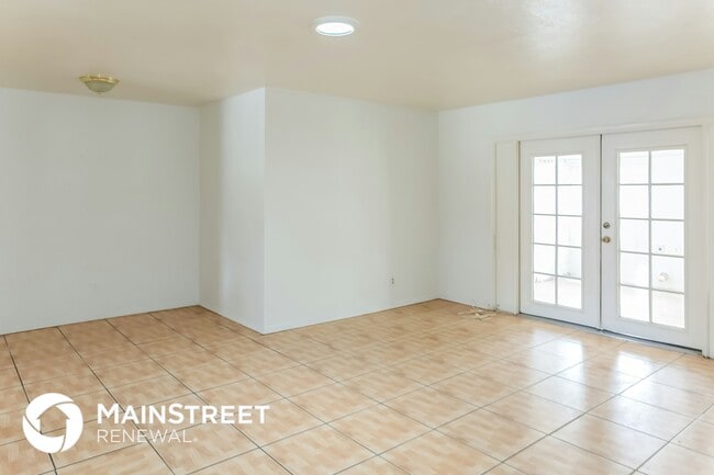 Building Photo - 4721 E Polk St