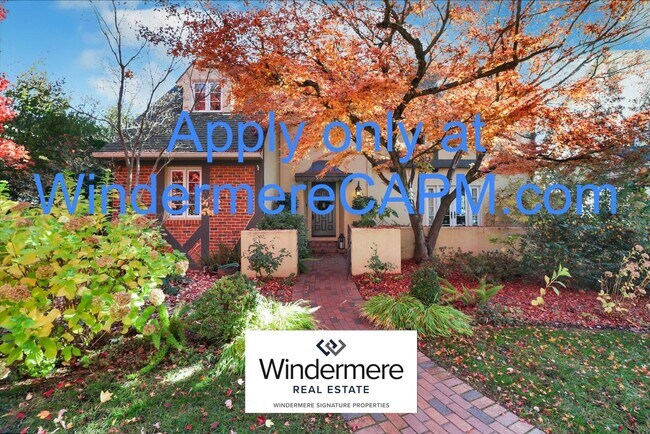 Foto del edificio - Stunning 5 Bed/3 Bath Home in Highly Desirable Fab Forties of East Sacramento!