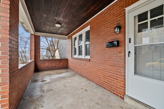 Building Photo - 139 Sumner Ave