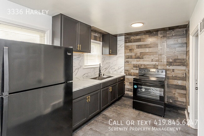 Building Photo - 3336 Harley-
