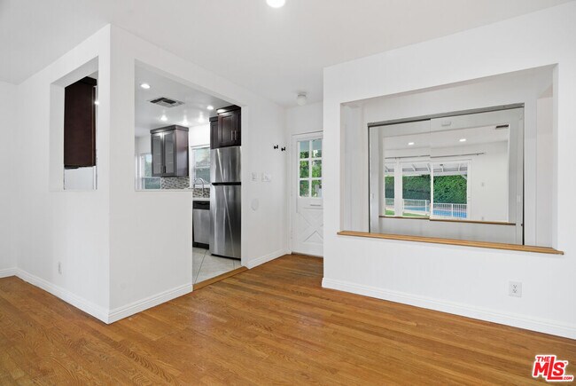 Foto del edificio - 12811 Cumpston St