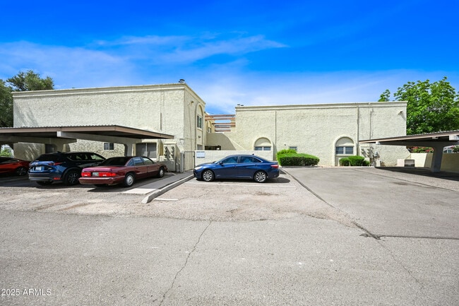 Building Photo - 6943 E Earll Dr