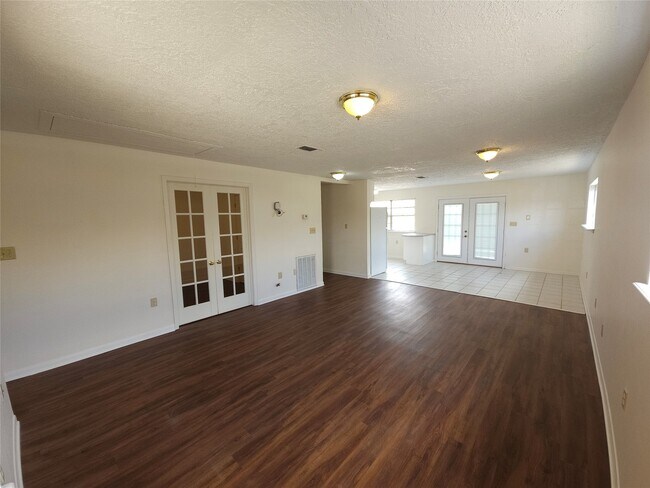 Foto del edificio - 418 Texas St