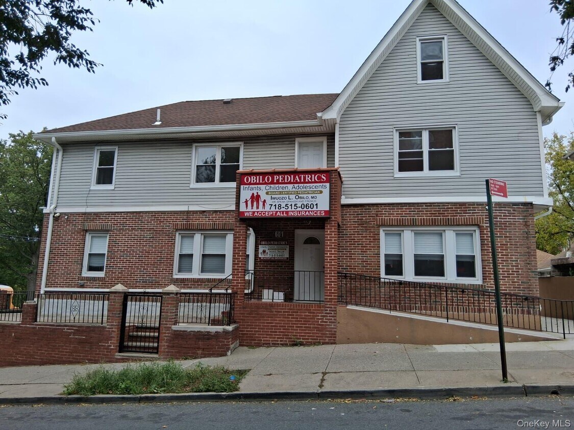 Foto principal - 601 E 226th St