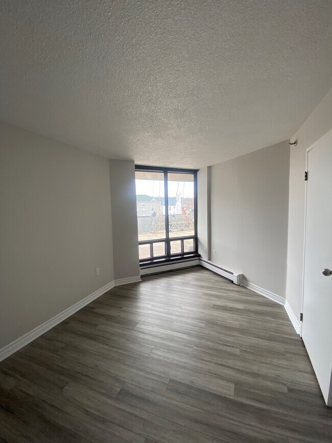 Photo du bâtiment - WELCOME TO THE SEACOAST TOWER - ONE BEDROOM APARTMENT AVAILABLE