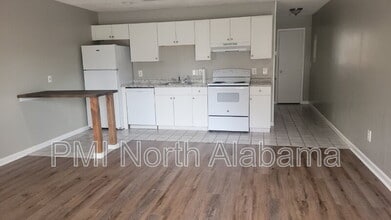 Building Photo - 4423 Bonnell Dr