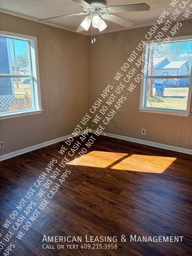 Building Photo - 281 S 2nd St