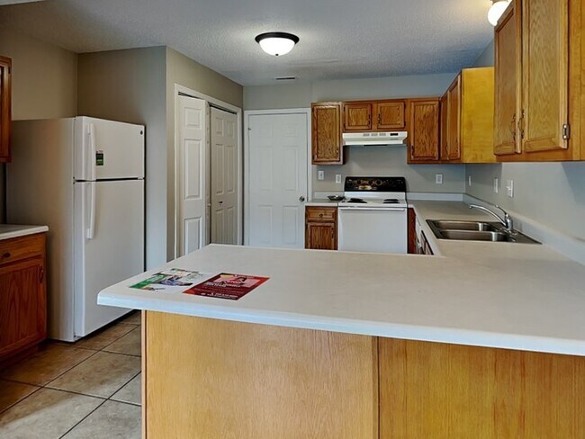 Building Photo - 10249 Draycott Ave