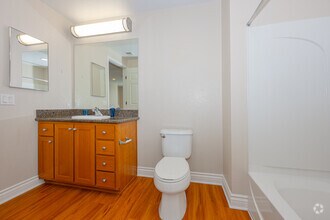 2BR-2BA-1,040SF-Carpet-Second Bathroom - Six1Five