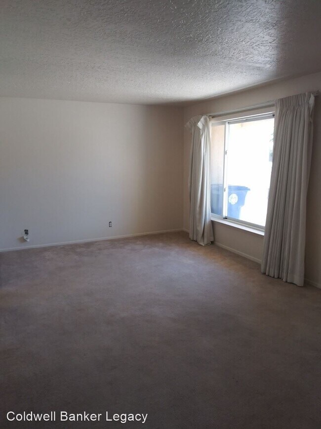 Building Photo - 3 br, 1.5 bath House - 5409 Candelaria Rd NE