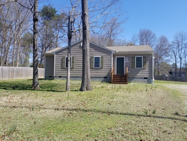 Front apartment - 2521 Gravel Hill Rd