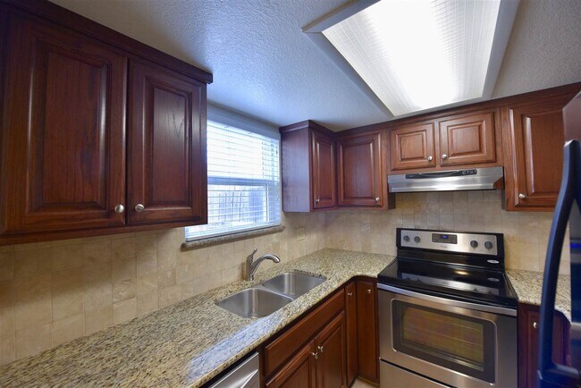 Building Photo - 113 Rhonda Dr