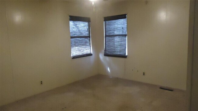 Building Photo - 106 Gossett St