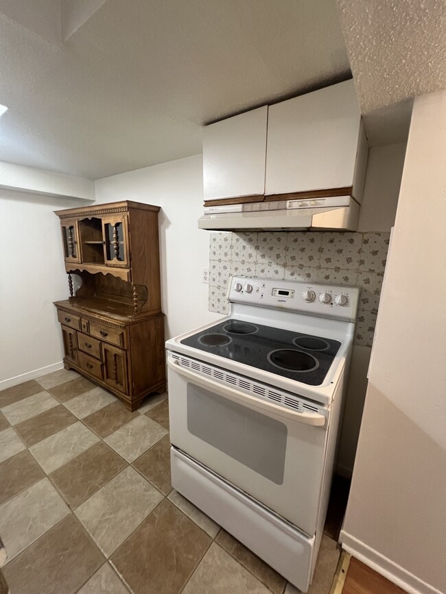 Building Photo - 150 Young St