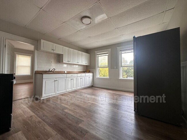 Building Photo - 25 Cote Ave