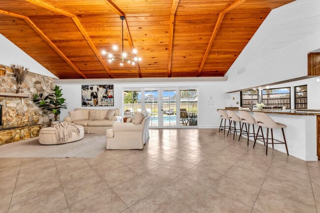 Building Photo - 1006 SE 6th St