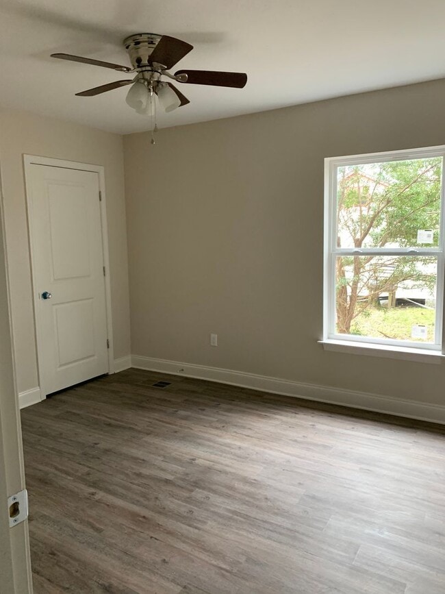 Building Photo - 2084-2086NRoch