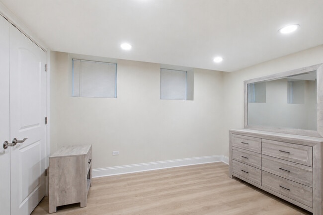 Foto del edificio - 5851 N Virginia Ave