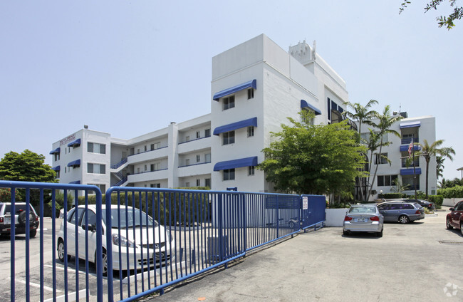 Building Photo - Venetian Isle Apartments