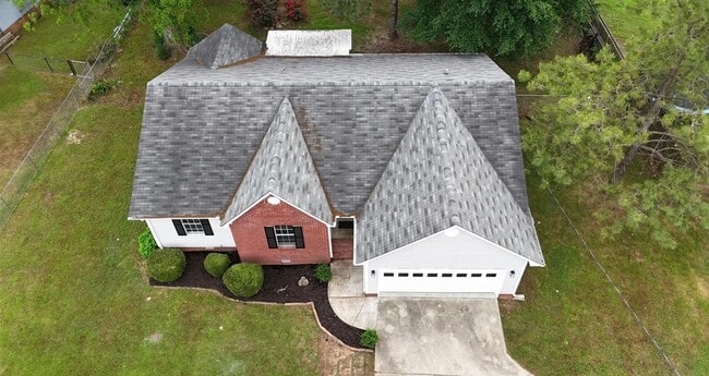 Building Photo - CHARMING - GREAT LOCATION