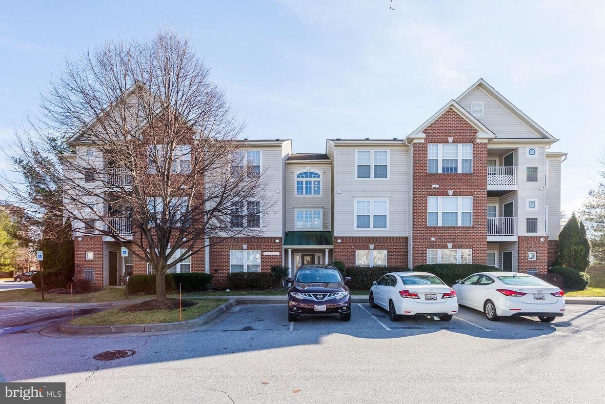 Foto principal - 2045 Hunting Ridge Dr
