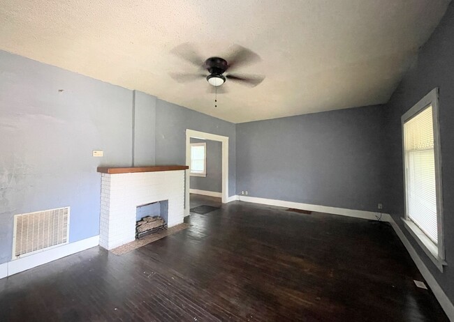 Building Photo - 3 Bed 1.5 Bath