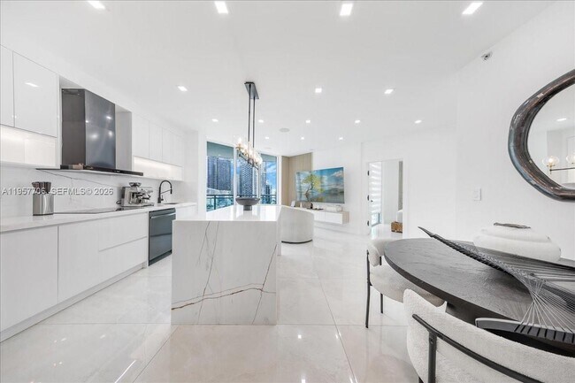 Building Photo - 350 S Miami Ave