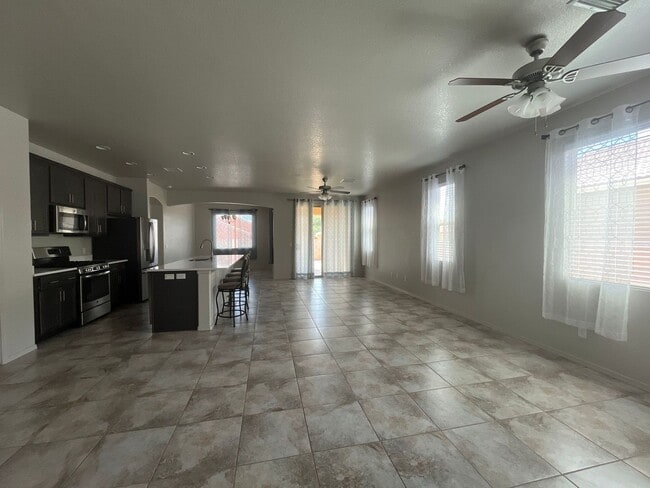 Building Photo - Lovely 3 bedroom home with 3 car garage